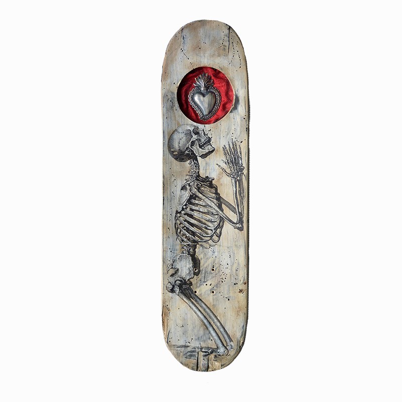 Skateboard con teschio e Sacro Cuore