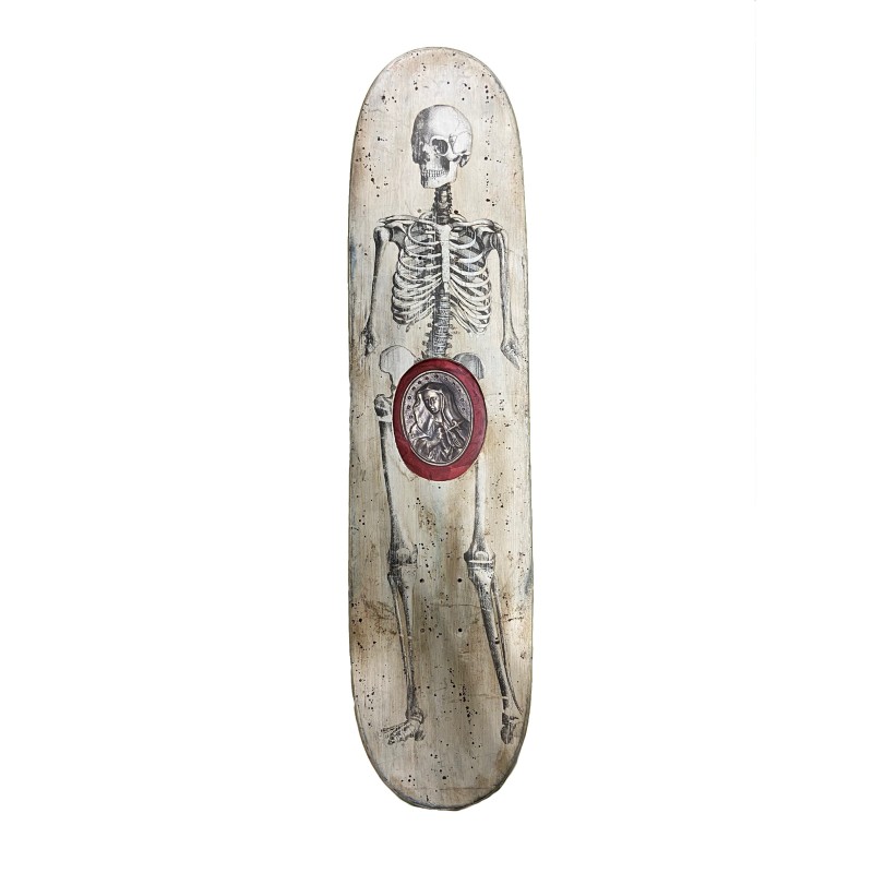 Skate bianco con scheletro ed ex voto