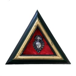 Triangolo nero e oro sfondo rosso con cuore sacro