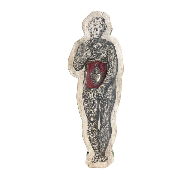 Donna tatuata con cuore sacro GR (52 x 17 cm)