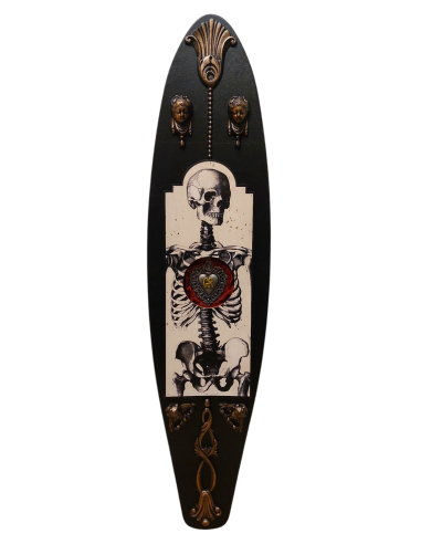 Longboard con scheletro nero e oro