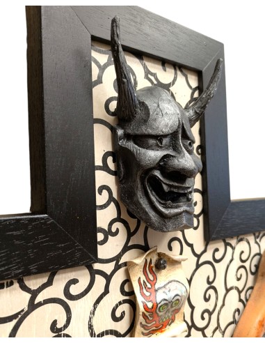 Crocifisso con croce in legno decorata con pattern giapponese | El Rana Store
